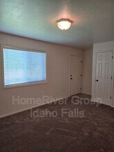 3109 Chasewood Dr in Ammon, ID - Building Photo - Building Photo