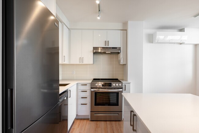 18 Brownlow in Toronto, ON - Building Photo - Interior Photo