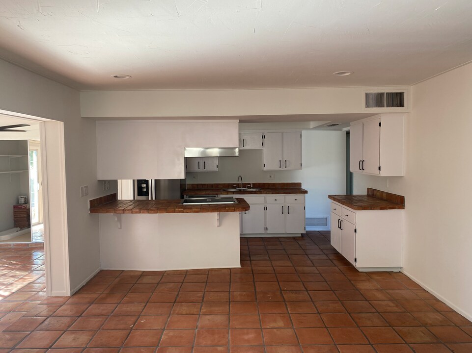 8537 E Valley Vista Dr in Scottsdale, AZ - Foto de edificio