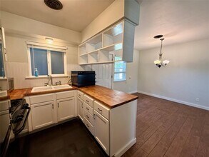 1200 Brentwood St in Austin, TX - Building Photo - Building Photo