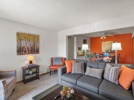 The Retreat at Woodridge Apartments in Lenexa, KS - Building Photo