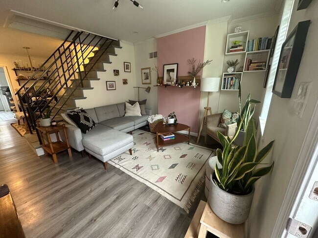 property at 1318 E Oxford St