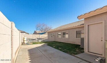 7323 N 82nd Ave in Glendale, AZ - Building Photo - Building Photo