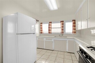 959 W 17th St, Unit B in Los Angeles, CA - Building Photo - Building Photo