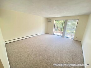 24 Whites Ave, Unit 52 in Watertown, MA - Foto de edificio - Building Photo