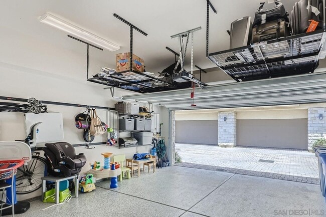 2430 Community Ln in San Diego, CA - Foto de edificio - Building Photo