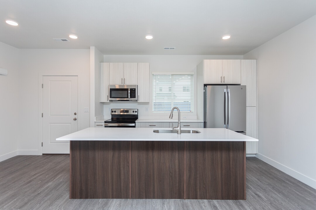 North Pointe Townhomes in Ogden, UT - Foto de edificio