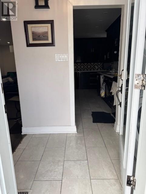 73 Mallard Crescent in Brampton, ON - Building Photo - Building Photo