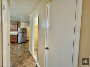 Large 1 bedroom with private patio in Queens, NY - Building Photo - Building Photo