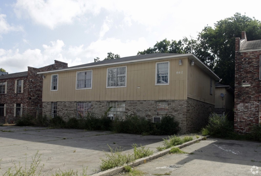 664 N Donmoor Ave in Baton Rouge, LA - Building Photo