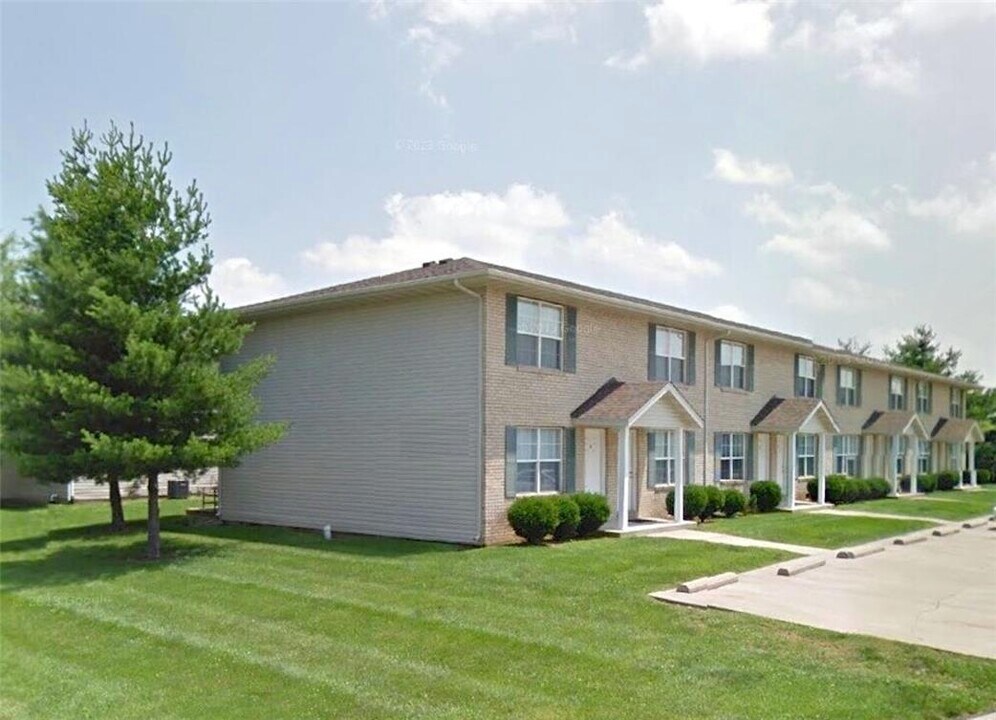 525 Ponderosa Ave in O'Fallon, IL - Building Photo