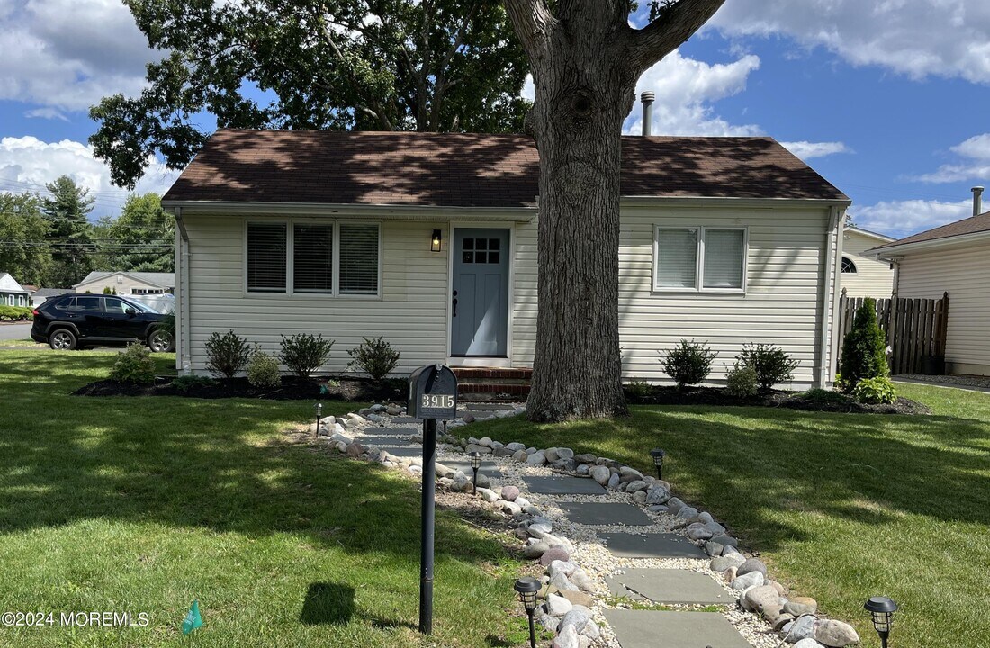 3915 Smith Dr in Point Pleasant, NJ - Building Photo