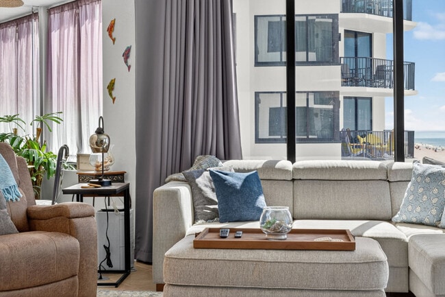 9850 S Thomas Dr in Panama City Beach, FL - Building Photo - Building Photo