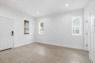 3040 N Drake Ave in Chicago, IL - Building Photo - Building Photo