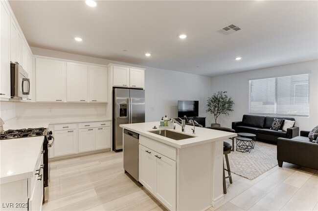 property at 1539 Eva Xing Pl
