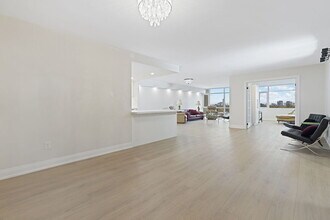 1555 Finch Ave E in Toronto, ON - Building Photo - Building Photo