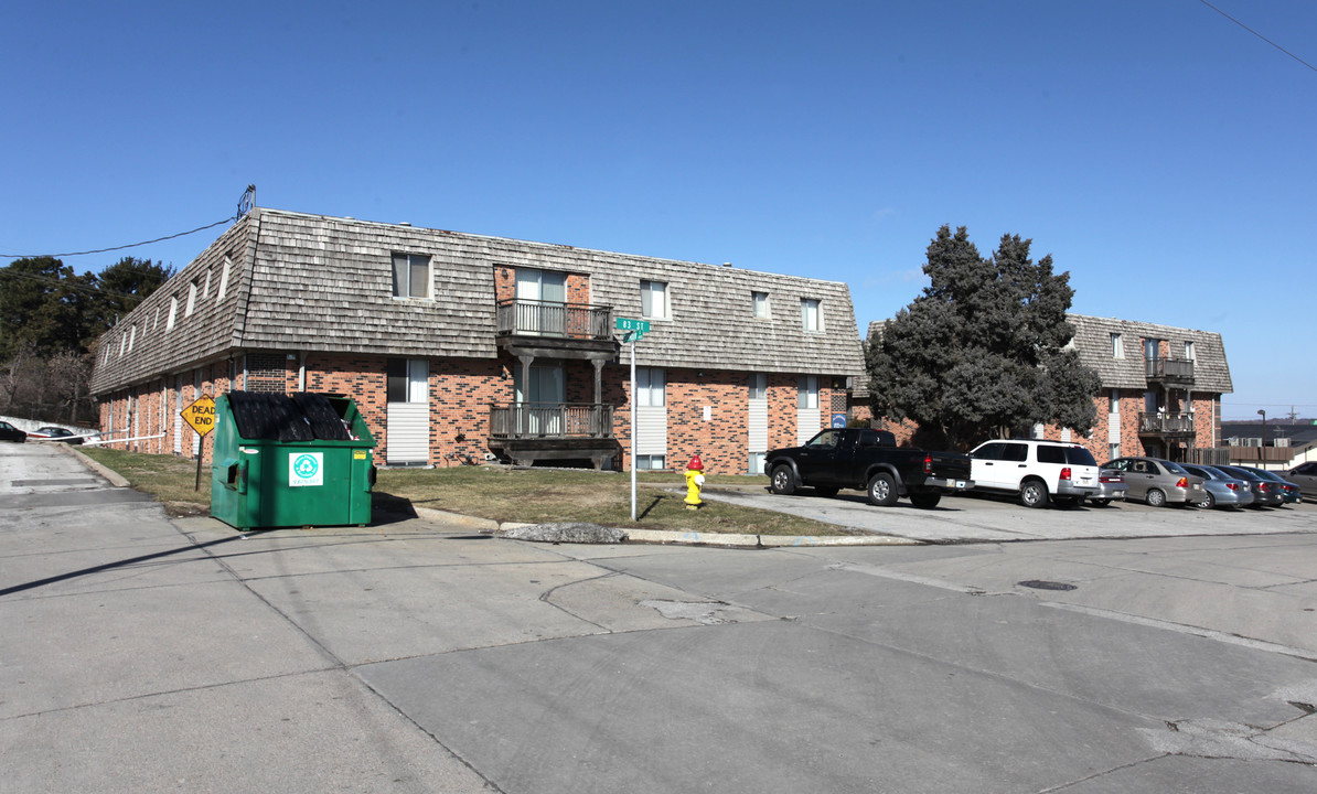 Orleans Square in Omaha, NE - Building Photo