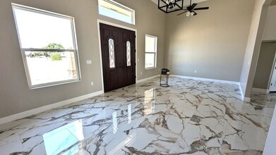 2037 W Linda Vista Ave in Porterville, CA - Building Photo - Building Photo