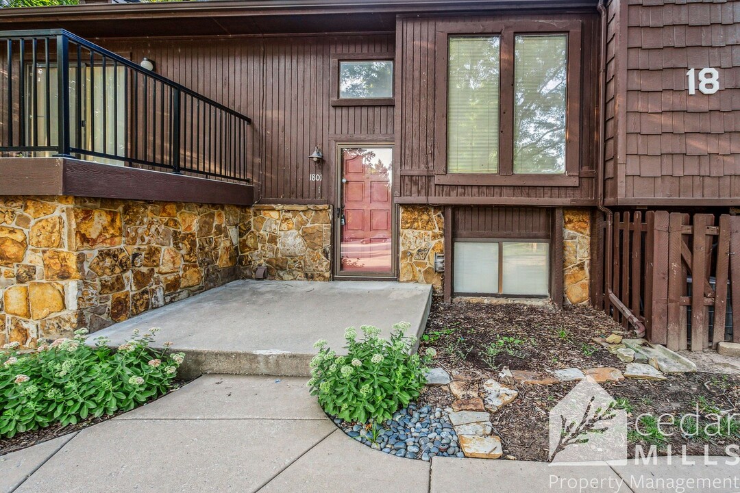 2421 S Yellowstone St, Unit 2421 Yellowstone #1801 in Wichita, KS - Building Photo