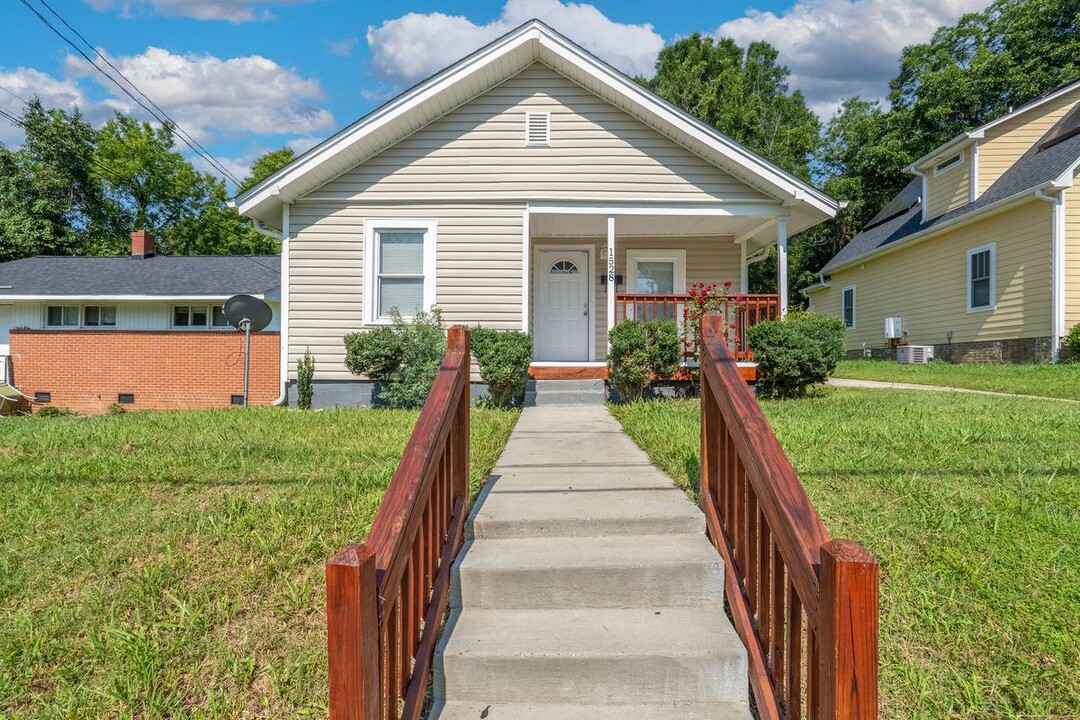 1528 McCormick St in Greensboro, NC - Building Photo