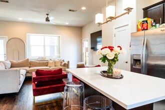 5814 Bryan Pkwy in Dallas, TX - Building Photo - Building Photo