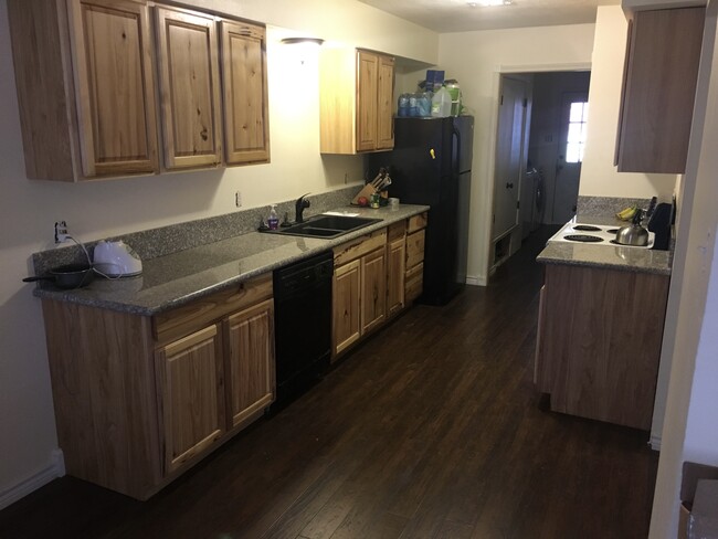 3215 Ellen Dr in Commerce, TX - Building Photo - Building Photo