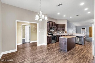 18020 Canal Landing Dr in Gulfport, MS - Building Photo - Building Photo