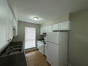 2118 Thousand Oaks Dr in Jackson, MS - Building Photo - Building Photo