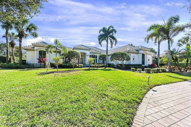 11234 5 Oaks Ln in Naples, FL - Building Photo