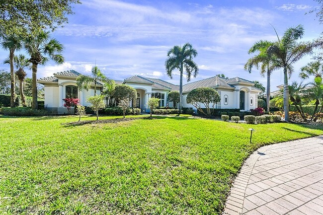 11234 5 Oaks Ln in Naples, FL - Foto de edificio - Building Photo