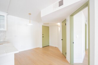 Juniper in Sherman Oaks, CA - Building Photo - Building Photo