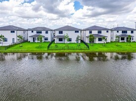 4276 SW 173rd Ave in Miramar, FL - Building Photo