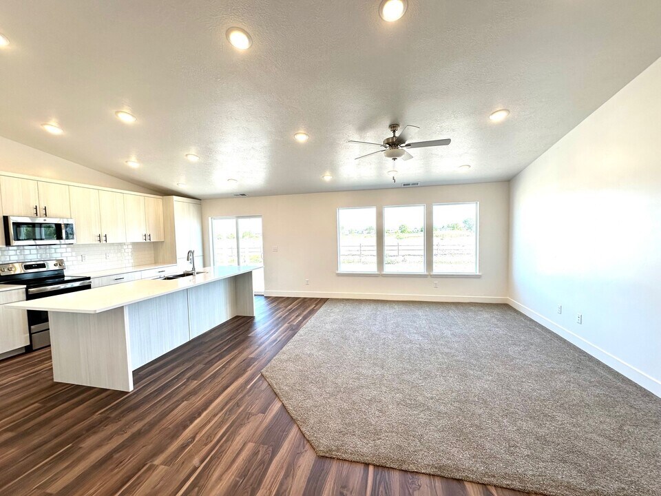 1136 N 560 W in Logan, UT - Building Photo