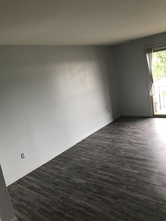 354 Mayfield Ave-Unit -B in Valparaiso, IN - Building Photo