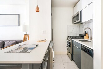 1597 York Ave in New York, NY - Building Photo - Building Photo