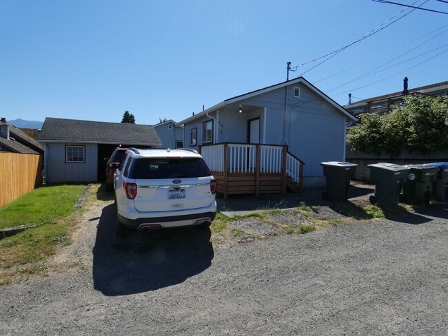 929.5 W 6th St in Port Angeles, WA - Building Photo - Building Photo