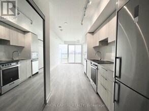 501 Yonge St in Toronto, ON - Building Photo - Building Photo