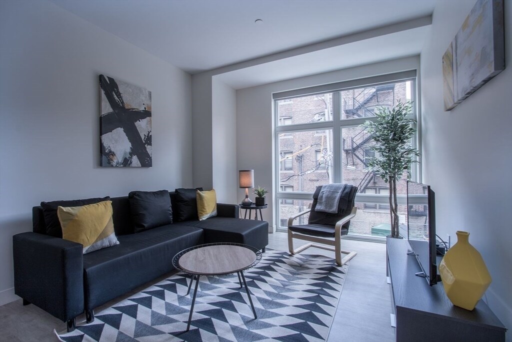 856 Beacon St, Unit 205 in Boston, MA - Foto de edificio