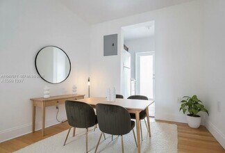 7207 Bay Dr in Miami Beach, FL - Foto de edificio - Building Photo