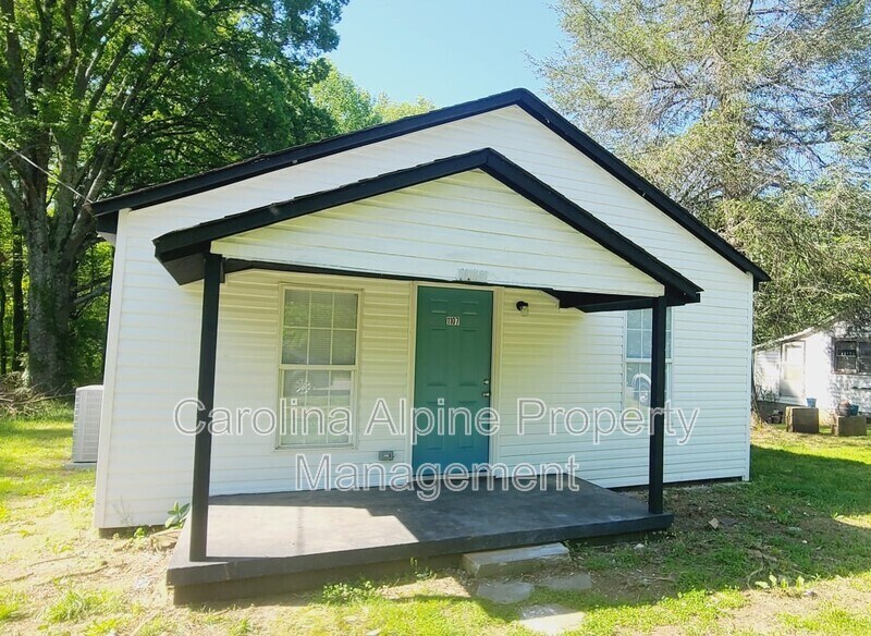 1107 Brown Summit Ave in Statesville, NC - Building Photo