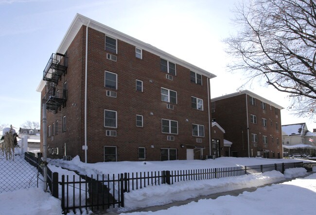Madison Apartments/Volunteers of America. in Elizabeth, NJ - Building Photo - Building Photo
