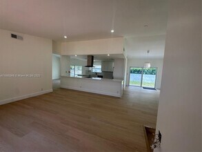 4499 SW 14th St in Miami, FL - Foto de edificio - Building Photo