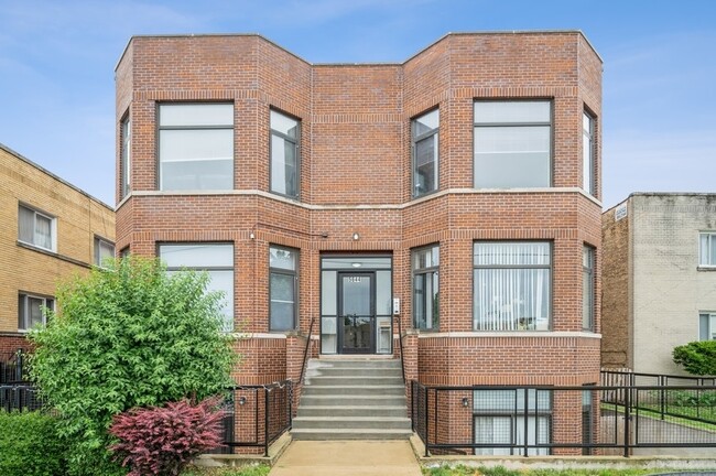 property at 5644 N California Ave