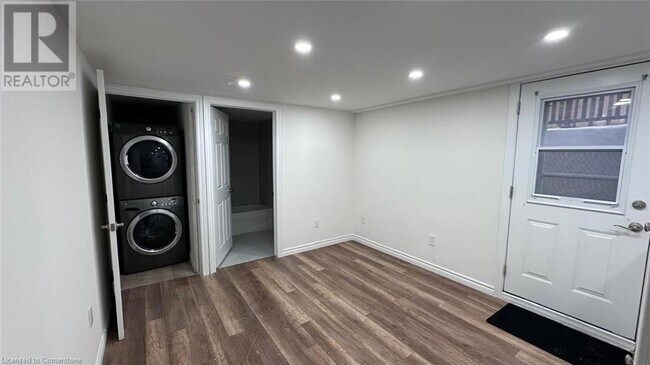 59 Birchcliffe Crescent in Hamilton, ON - Building Photo - Building Photo