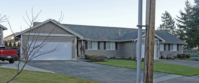 13507 113th Ave E in Puyallup, WA - Foto de edificio - Building Photo