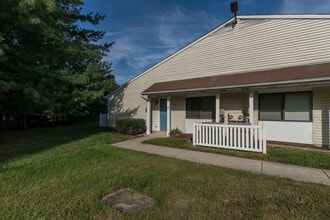 Fox Chase Apartments in Waldorf, MD - Foto de edificio - Building Photo