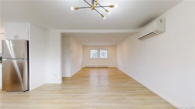 37 Village Rd in Milford, CT - Building Photo - Building Photo