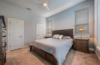 8005 Izetta Ln in Austin, TX - Building Photo - Building Photo