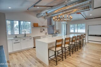 858 E White Mountain Blvd in Pinetop, AZ - Building Photo - Building Photo