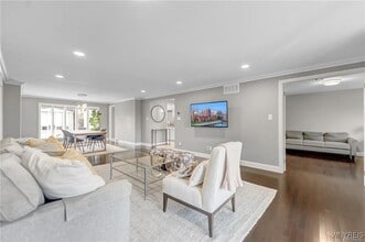 32 Bernhardt Dr in Buffalo, NY - Building Photo - Building Photo